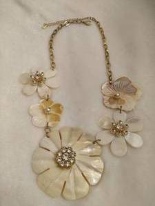 lot 101 image: VCLM Shell & Rhinestone Necklace