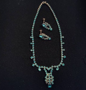 lot 115 image: Fancy Blue Rhinestone Necklace & Screwback Earring Set