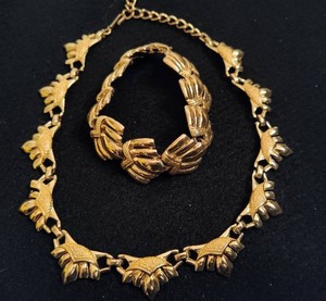 lot 116 image: Two Signed CORO Vintage Necklace & Bracelet Pieces