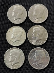 lot 36 image: Six Kennedy Half Dollars 1966  1967  1974  1976  1971-D  1977-D (EF)