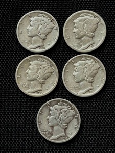lot 39 image: Five Mercury Silver Dimes (90%) 1927  1935  1936  1937  1943 - VFF