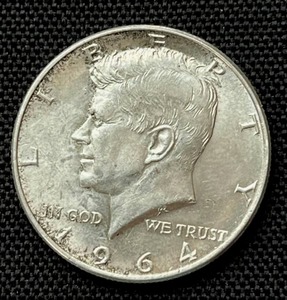 lot 50 image: 1964 Kennedy Half Dollar (90% Silver) - VFF