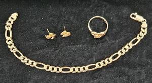 lot 4 image: Collection of 10K Gold Jewelry