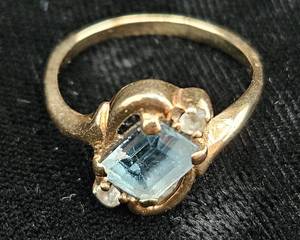 lot 8 image: 14K Gold Ring with Semi Precious Stones -size 8.5