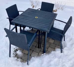 lot 24 image: Patio Table and 4 Chairs