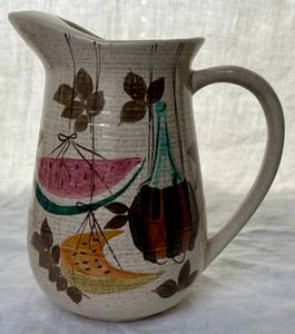 lot 39 image: Vintage Red Wing Pottery Tampico 88oz Pitcher