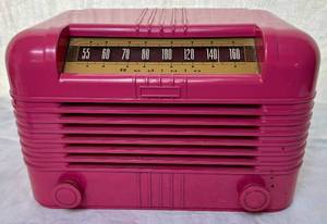 lot 52 image: Radiola 76ZX11 Mid Century Tube Radio - 1940s