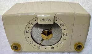 lot 57 image: Vintage Arvin Model 450-TL 1950 Tube Radio with Bakelite Case