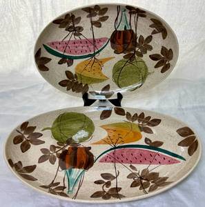 lot 29 image: Red Wing Pottery Tampico Pattern Trays