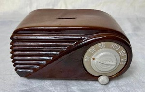 lot 55 image: Stoneware Bank of 1952 Northern Electric Midge Radio for the 50th Anniversary of WFPL by Louisville Stoneware Co.