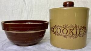 lot 72 image: Vintage USA 9 Inch Brown Mixing Bowl and Monmouth Stoneware Pottery Cookie Jar