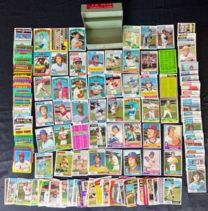 lot 89 image: 1972-1976 Topps Chewing Gum Baseball Cards