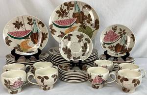 lot 25 image: Vintage Red Wing Pottery Tampico Pattern Dinnerware Set