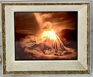 lot 76 image: Vintage Light Up Jesus Praying in the Garden of Gethsemane