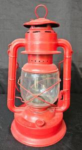 lot 119 image: Dietz D-Lite Kerosene Red Lantern
