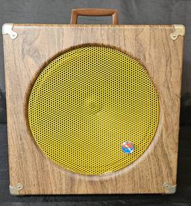 lot 102 image: Newcomb EDT-1270 V Portable Record Player