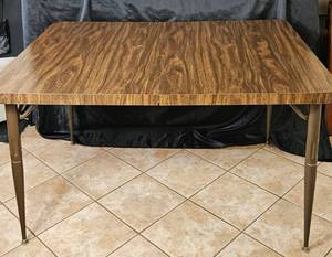 lot 103 image: Vintage The Watertown Slide Formica Kitchen Dining Table with 2 Leaves