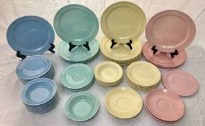 lot 115 image: Vintage 1930s Lu-Ray Pastels Dinnerware by Taylor, Smith and T