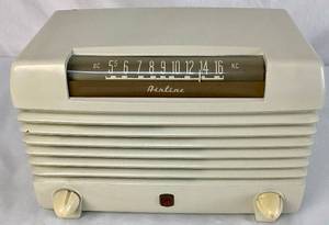 lot 53 image: 1946 Airline AM Radio 84BR-1503