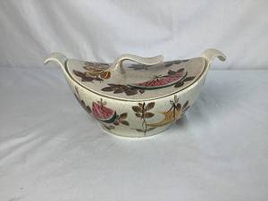 lot 33 image: Red Wing Pottery Tampico 1.5 Qt Covered Casserole