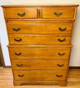 Jamestown Sterling Furniture 7 Drawer Dresser