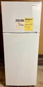 Americana RefrigeratorFreezer with Automatic Defrost Model A3309AAS