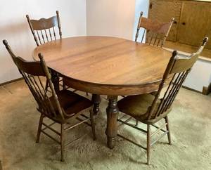 Vintage Carate Hollister Oak Kitchen Table and 4 Chairs
