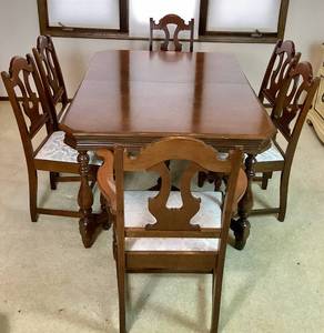 Watertown Table Slide Co. Dining Room Table and 6 Chairs