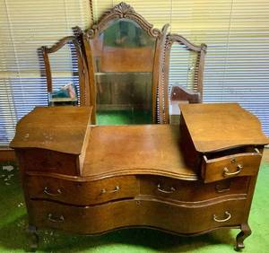 Victorian Tiger Oak Vanity Dresser