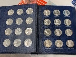 lot 43 image: Presidential Commemorative Medals Collection .925 Sterling Silver 36-1 Ounce Coins