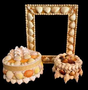 lot 104 image: Hand Crafted Shell Design Frame and Shell Dresser Boxes  Shell Trinket Boxes