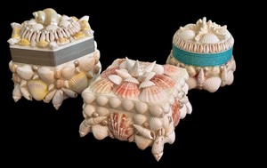 lot 78 image: Three Handcrafted Shell Jewelry Boxes  Shell Motif Dresser Boxes  Trinket Boxes