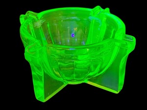 lot 72 image: Vintage Uranium  Vaseline Glass Astray  Trinket Dish