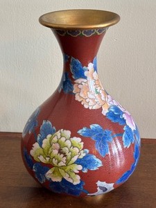 lot 68 image: Vintage Chinese Cloisonn Vase