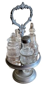 lot 43 image: Antique Childrens Cruet Set