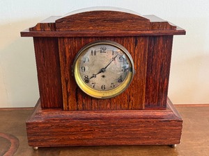 lot 42 image: Vintage Shelf Clock