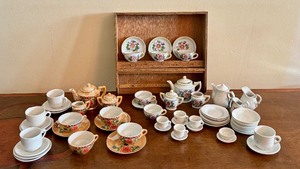 lot 49C image: Assorted Vintage Childrens Tea Sets