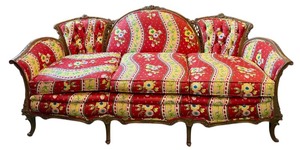 lot 10 image: Vintage Camelback Floral Sofa  Settee