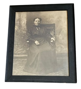 lot 180 image: Antique Black and White Photographic Portrait Print