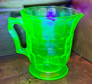 lot 33 image: Rare Vintage Hazel Atlas Colonial Footed Pitcher - Stunning Uranium Glass Collectible