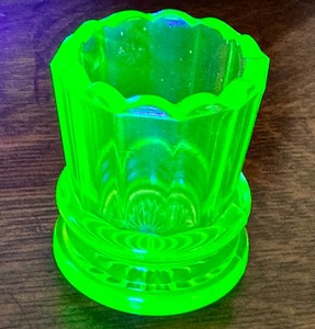 lot 24 image: Vintage Uranium Vaseline Glass Beaded Scalloped Toothpick Holder