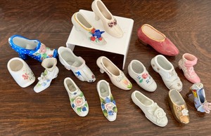 lot 115 image: Miniature Shoe Collection  Assorted Vintage Miniature Shoe Figurines
