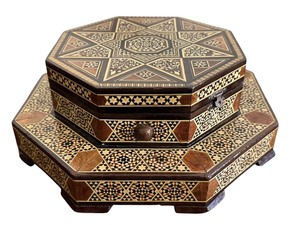 lot 112 image: Marquetry Mosaic Inlay Octagon Wood Box