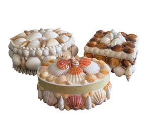 lot 126 image: Three Handcrafted Shell Motif Dresser Boxes  Shell Trinket Boxes