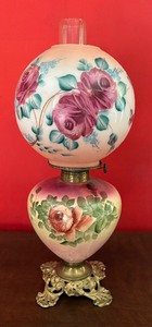 lot 253 image: Vintage Hand Painted Gone with the Wind Oil Parlor Lamp