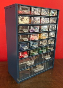 lot 255 image: Organizer with Variety of Crafting Threads