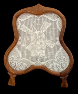 lot 262 image: Vintage Dutch Scene Lace Window Screen
