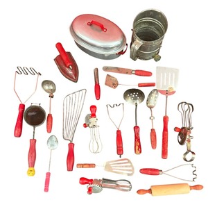 lot 265 image: Vintage Childrens Cooking Utensils