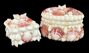 lot 259 image: Two Decorative Seashell Trinket  Jewelry Boxes