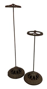 lot 270 image: Vintage Hat  Wig Stands